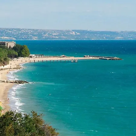 Luxurious Beachfront With Private And Panoramic Views In La Complex Daire