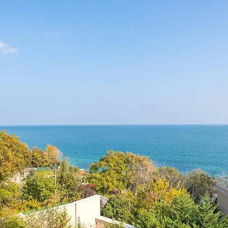 Luxurious Beachfront With Private And Panoramic Views In La Complex Apartment