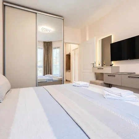 Апартаменти Luxurious Beachfront With Private And Panoramic Views In La Complex Варна