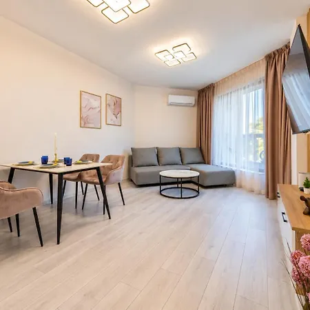 Апартаменти Luxurious Beachfront With Private And Panoramic Views In La Complex